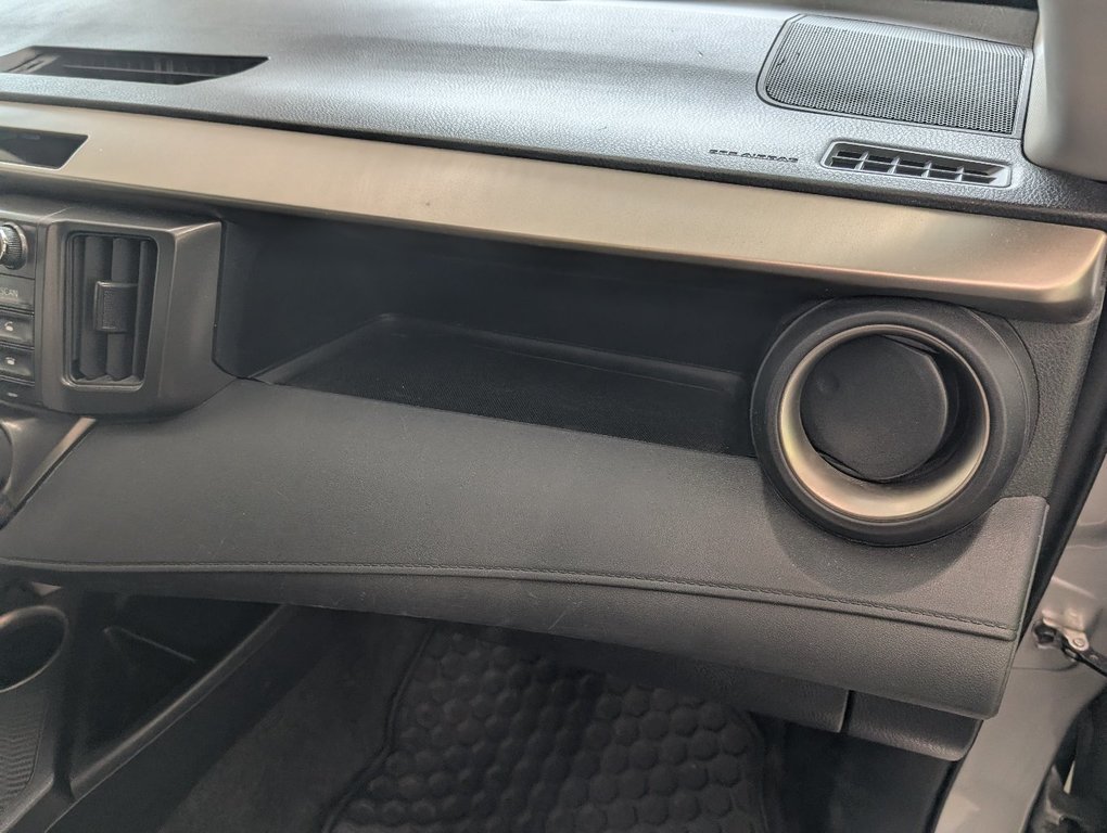2015 Toyota RAV4 LE AWD in Magog, Quebec - 9 - w1024h768px