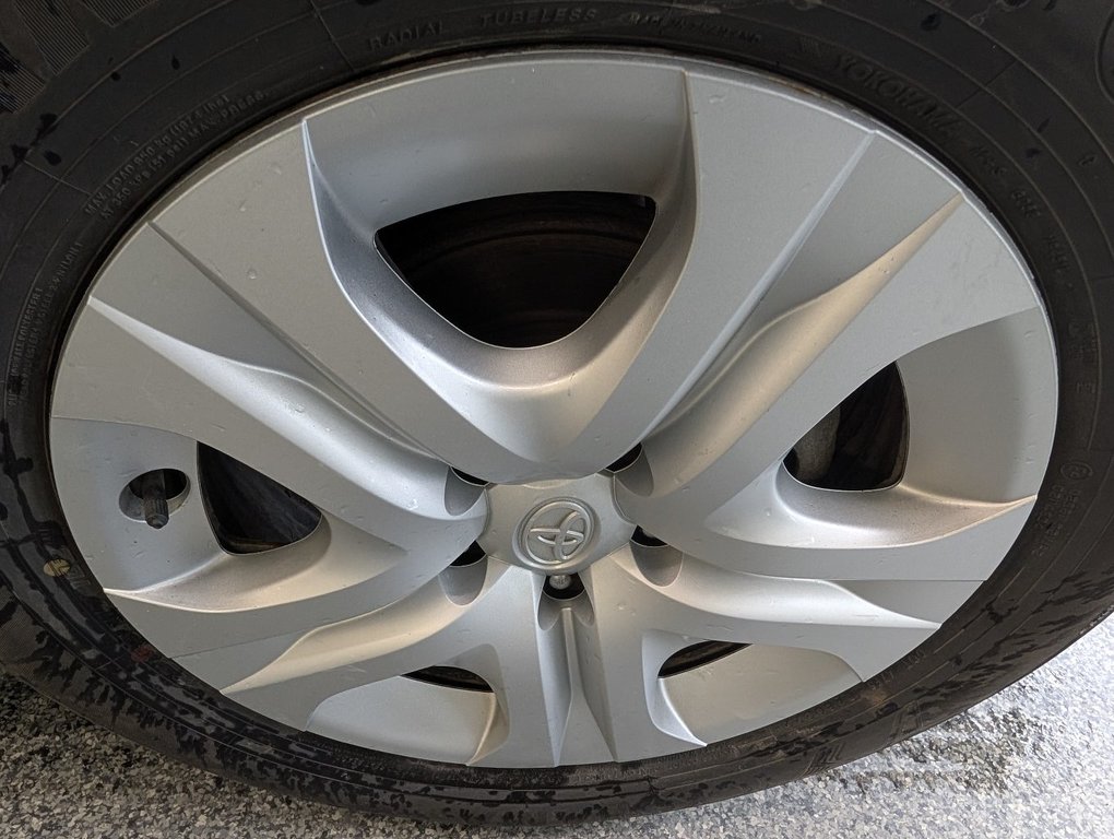 2015 Toyota RAV4 LE AWD in Magog, Quebec - 23 - w1024h768px