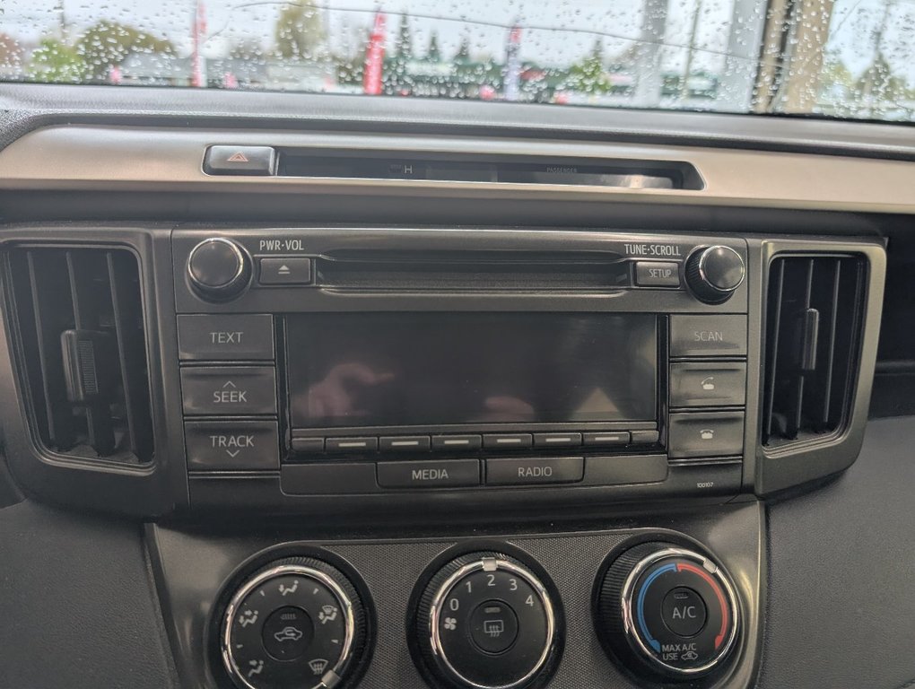 2015 Toyota RAV4 LE AWD in Magog, Quebec - 16 - w1024h768px