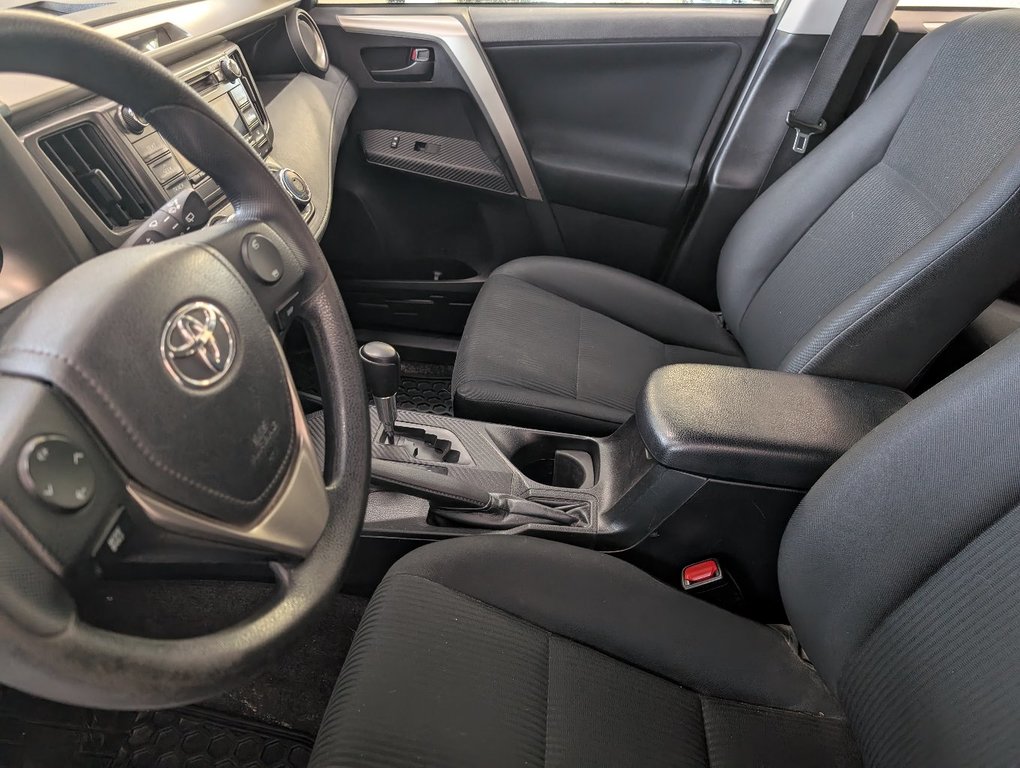 2015 Toyota RAV4 LE AWD in Magog, Quebec - 11 - w1024h768px