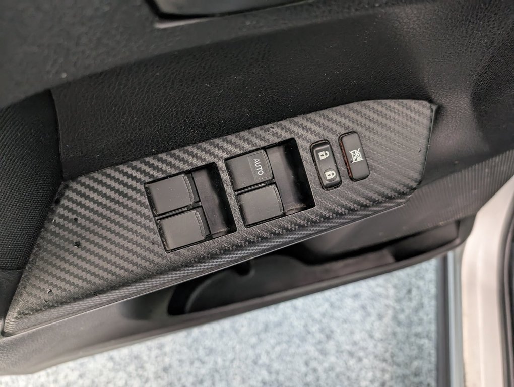 2015 Toyota RAV4 LE AWD in Magog, Quebec - 13 - w1024h768px