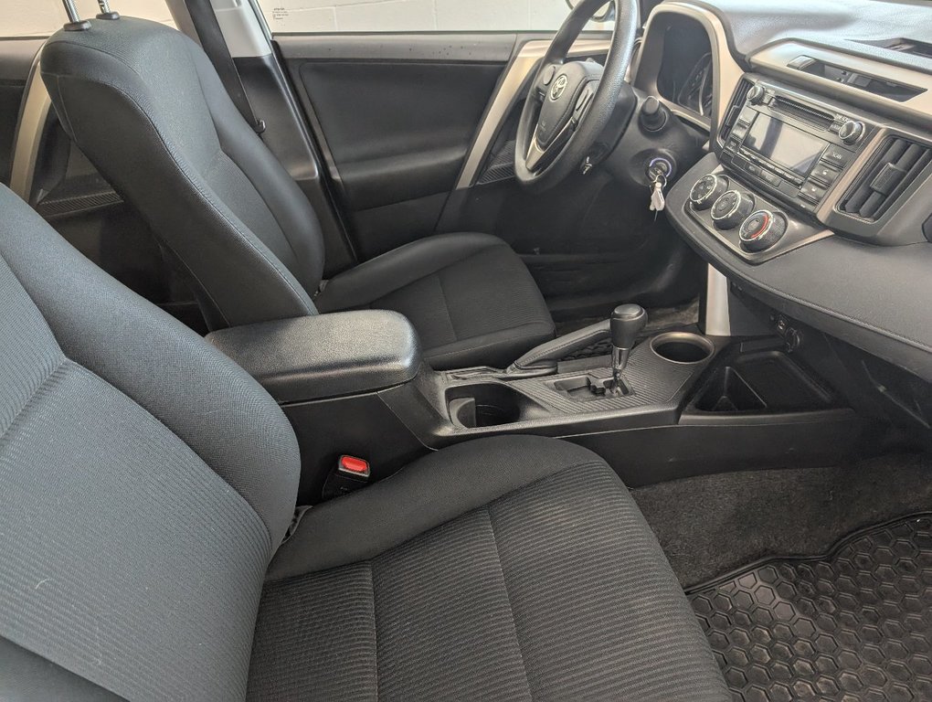 2015 Toyota RAV4 LE AWD in Magog, Quebec - 8 - w1024h768px