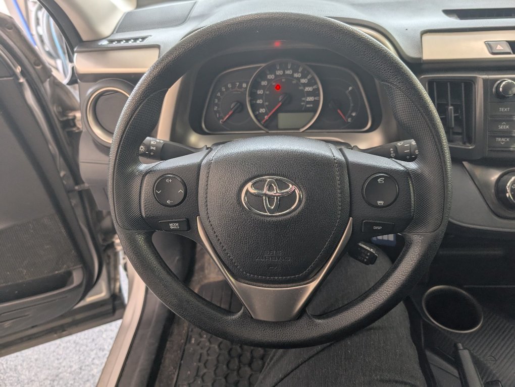 2015 Toyota RAV4 LE AWD in Magog, Quebec - 14 - w1024h768px