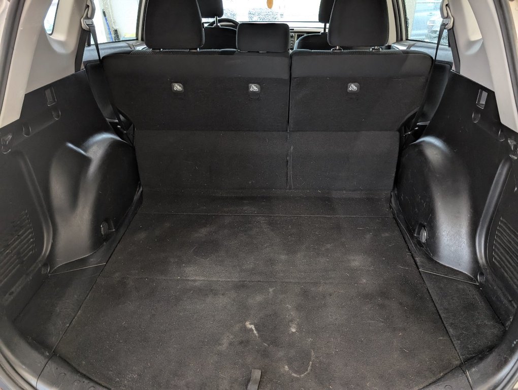2015 Toyota RAV4 LE AWD in Magog, Quebec - 6 - w1024h768px