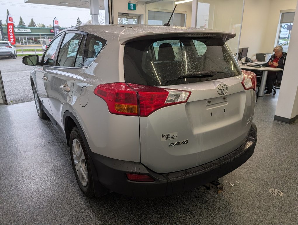 2015 Toyota RAV4 LE AWD in Magog, Quebec - 4 - w1024h768px