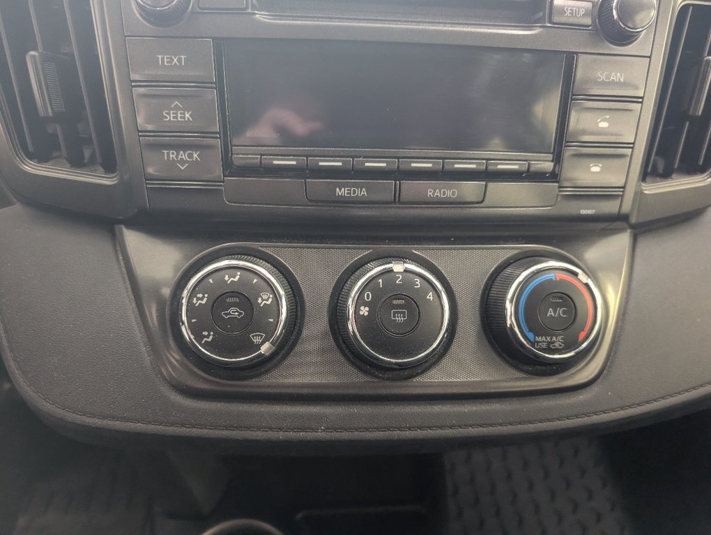2015 Toyota RAV4 LE AWD in Magog, Quebec - 17 - w1024h768px
