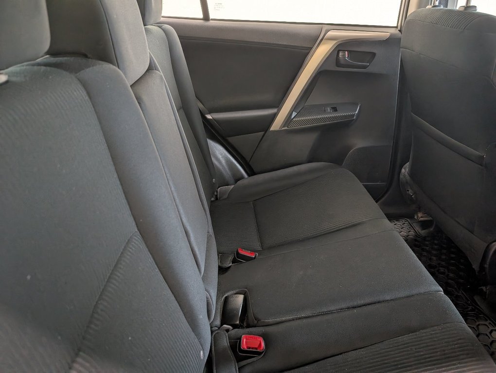 2015 Toyota RAV4 LE AWD in Magog, Quebec - 7 - w1024h768px