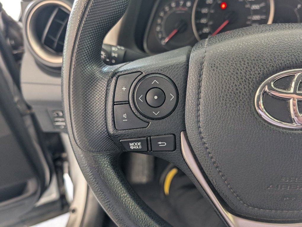 2015 Toyota RAV4 LE in Magog, Quebec - 20 - w1024h768px