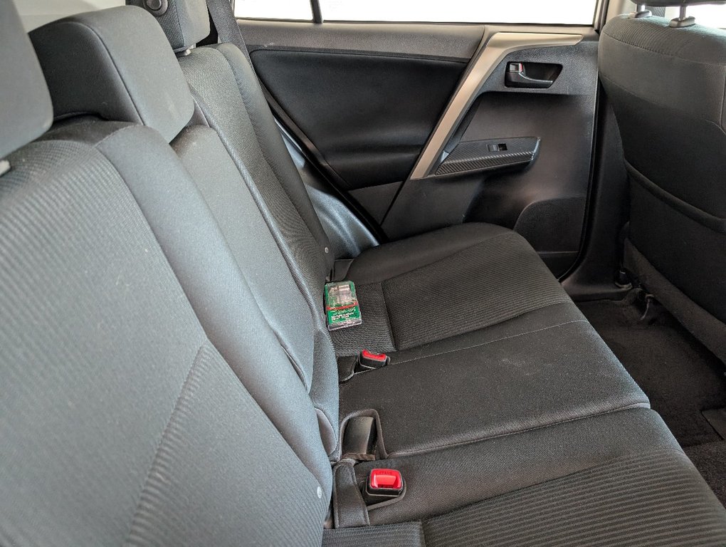 2015 Toyota RAV4 LE in Magog, Quebec - 8 - w1024h768px