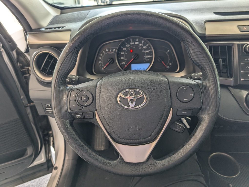 2015 Toyota RAV4 LE in Magog, Quebec - 15 - w1024h768px