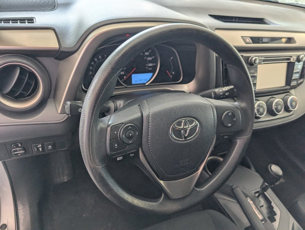 2015 Toyota RAV4 LE in Magog, Quebec - 13 - w1024h768px