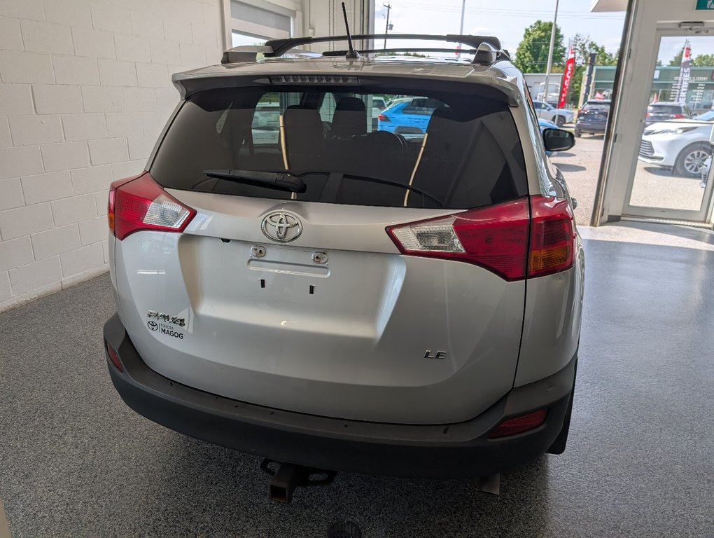 2015 Toyota RAV4 LE in Magog, Quebec - 4 - w1024h768px