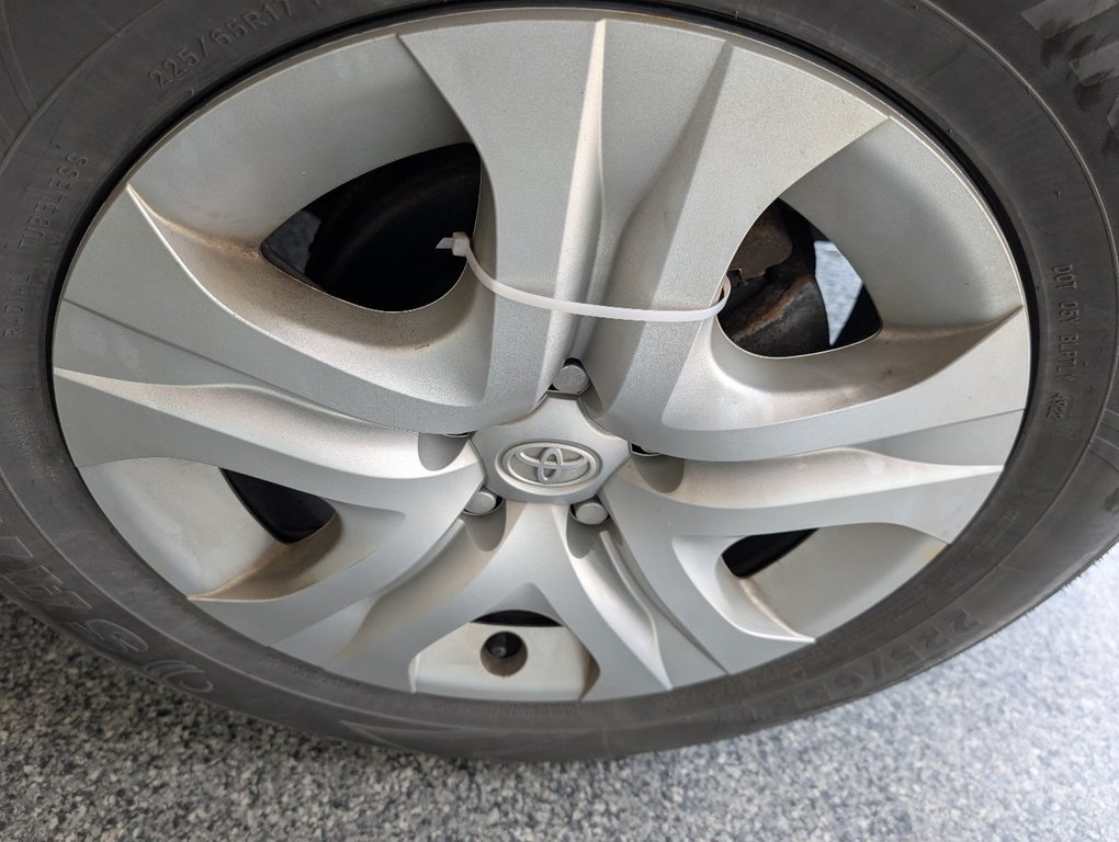 2015 Toyota RAV4 LE in Magog, Quebec - 25 - w1024h768px