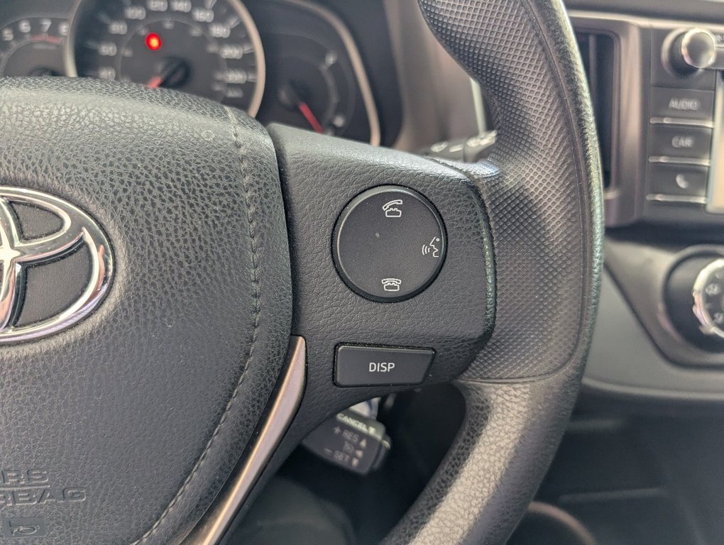 2015 Toyota RAV4 LE in Magog, Quebec - 21 - w1024h768px
