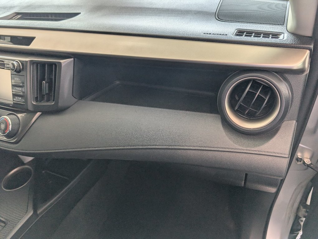 2015 Toyota RAV4 LE in Magog, Quebec - 10 - w1024h768px