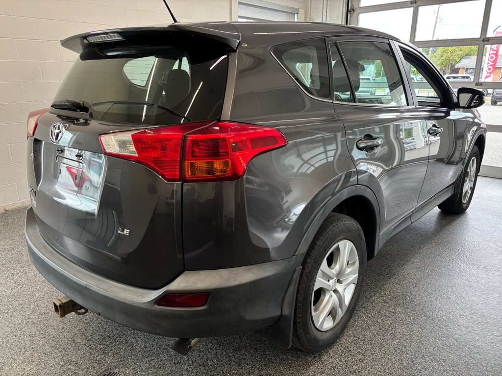 2015 Toyota RAV4 LE in Magog, Quebec - 2 - w1024h768px