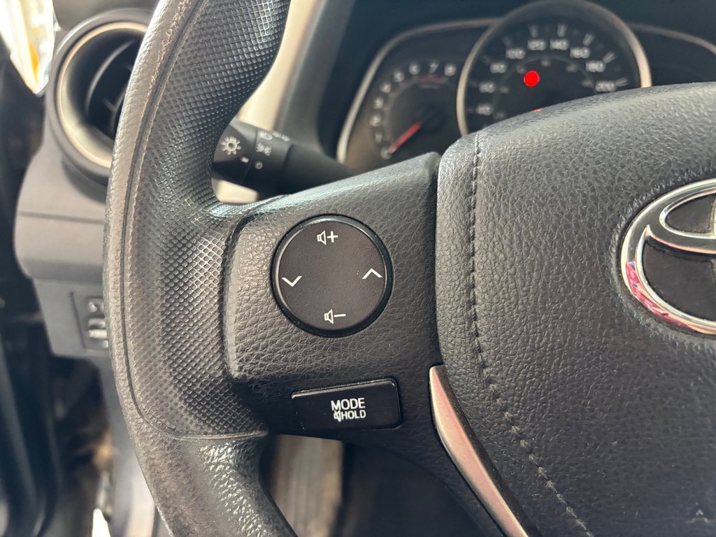 2015 Toyota RAV4 LE in Magog, Quebec - 16 - w1024h768px