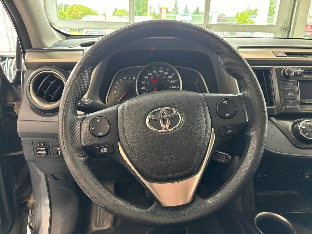 2015 Toyota RAV4 LE in Magog, Quebec - 13 - w1024h768px