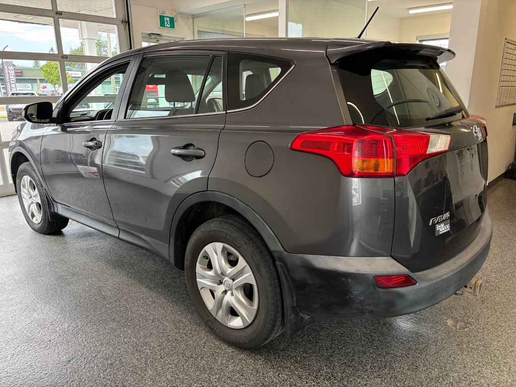 2015 Toyota RAV4 LE in Magog, Quebec - 4 - w1024h768px