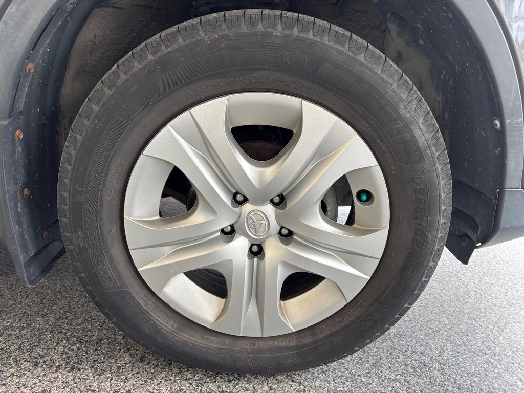 2015 Toyota RAV4 LE in Magog, Quebec - 21 - w1024h768px