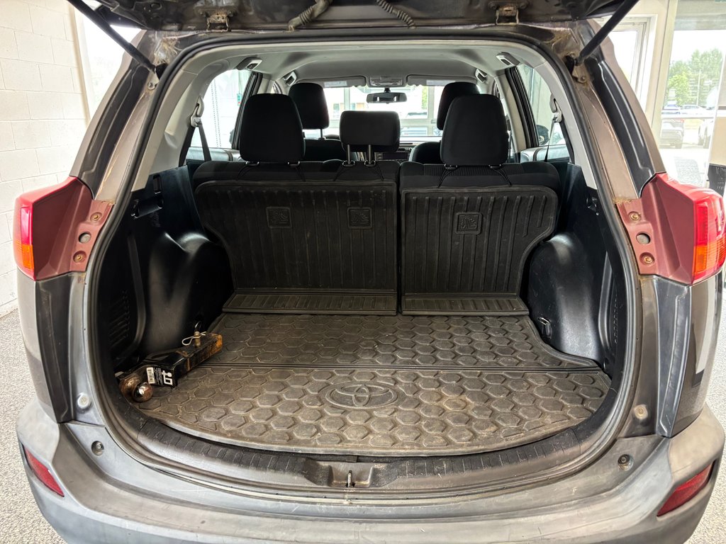 2015 Toyota RAV4 LE in Magog, Quebec - 9 - w1024h768px