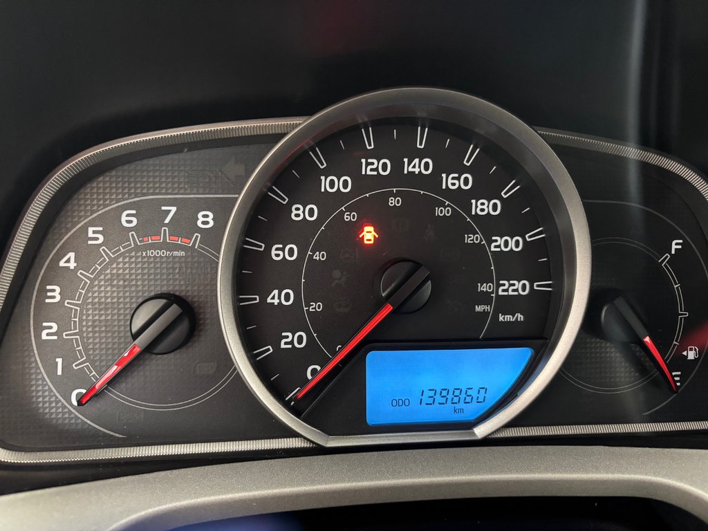 2015 Toyota RAV4 LE in Magog, Quebec - 18 - w1024h768px