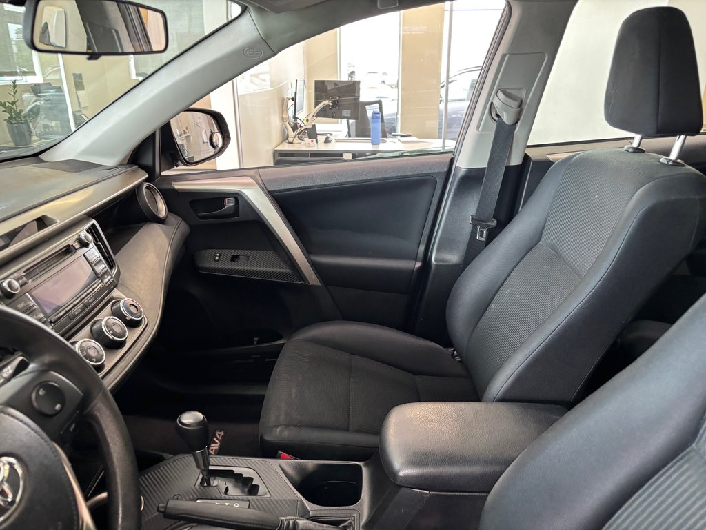 2015 Toyota RAV4 LE in Magog, Quebec - 12 - w1024h768px