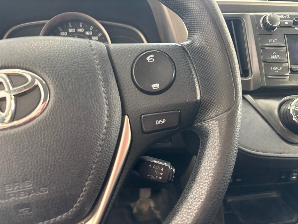 2015 Toyota RAV4 LE in Magog, Quebec - 17 - w1024h768px