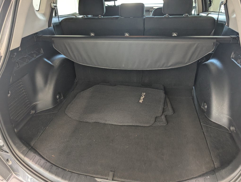 2016 Toyota RAV4 LE AWD in Magog, Quebec - 7 - w1024h768px