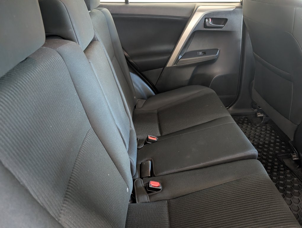 2016 Toyota RAV4 LE AWD in Magog, Quebec - 8 - w1024h768px