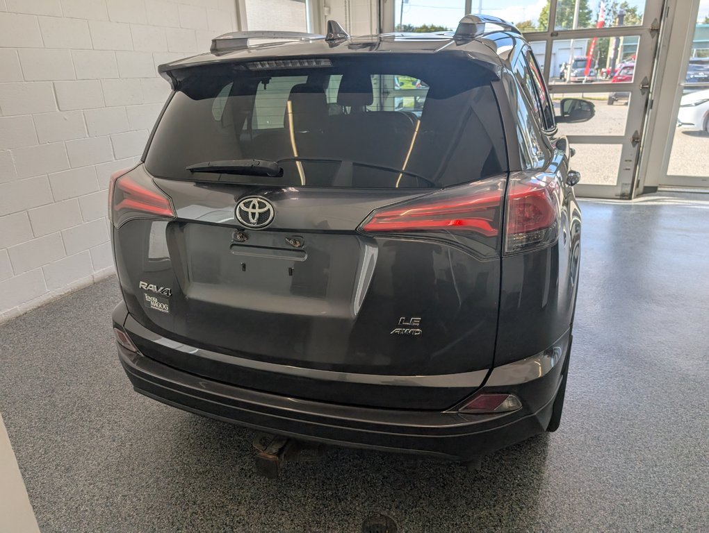 2016 Toyota RAV4 LE AWD in Magog, Quebec - 4 - w1024h768px