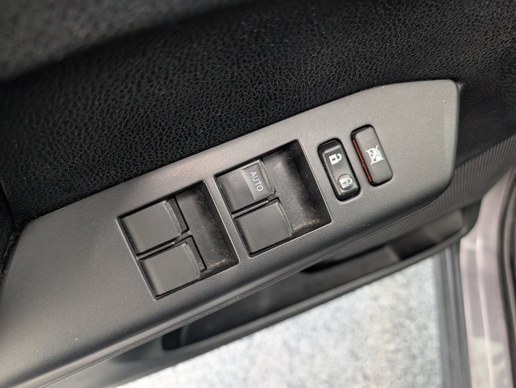 2016 Toyota RAV4 LE AWD in Magog, Quebec - 14 - w1024h768px