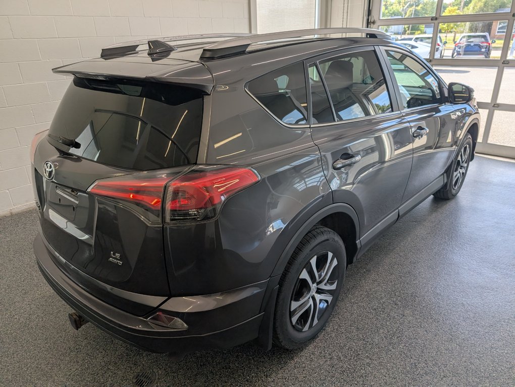 2016 Toyota RAV4 LE AWD in Magog, Quebec - 3 - w1024h768px