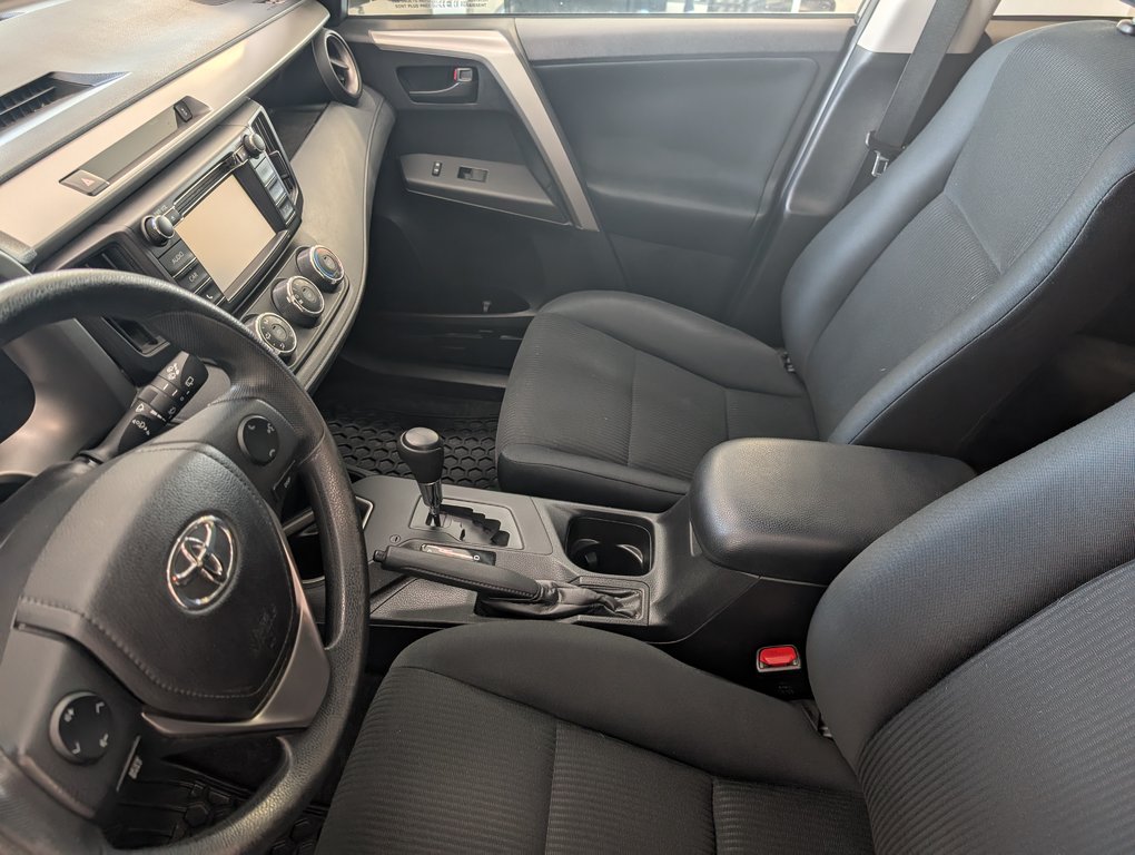 2016 Toyota RAV4 LE AWD in Magog, Quebec - 12 - w1024h768px