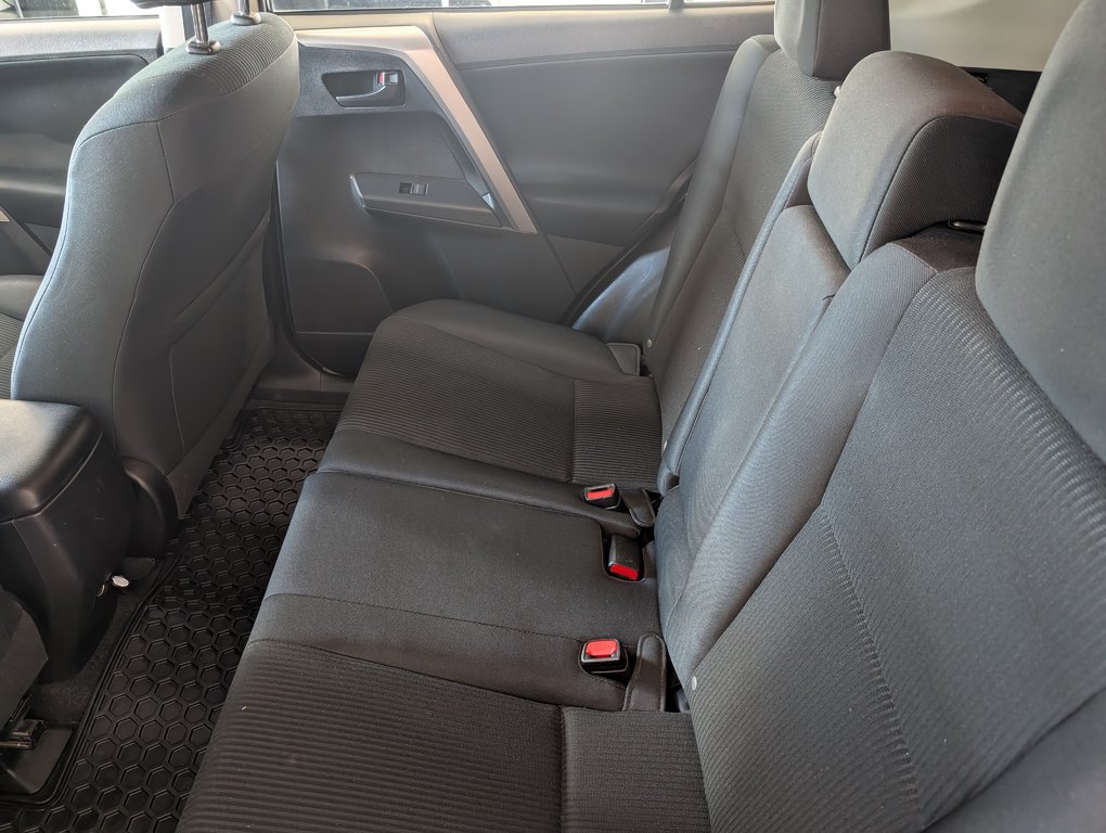 2016 Toyota RAV4 LE AWD in Magog, Quebec - 11 - w1024h768px