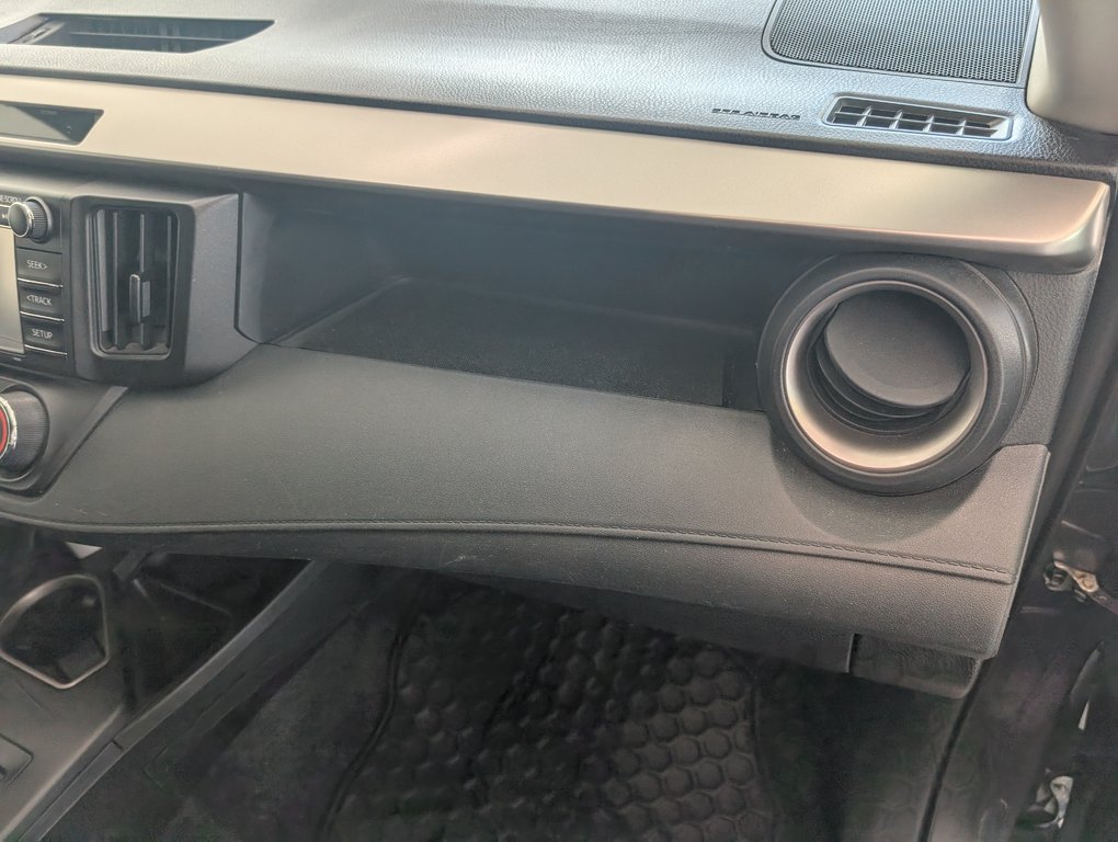 2016 Toyota RAV4 LE AWD in Magog, Quebec - 10 - w1024h768px