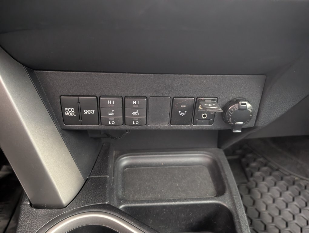 2016 Toyota RAV4 LE AWD in Magog, Quebec - 17 - w1024h768px