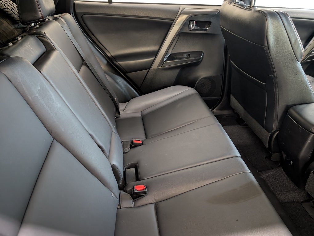 2016 Toyota RAV4 SE AWD in Magog, Quebec - 7 - w1024h768px
