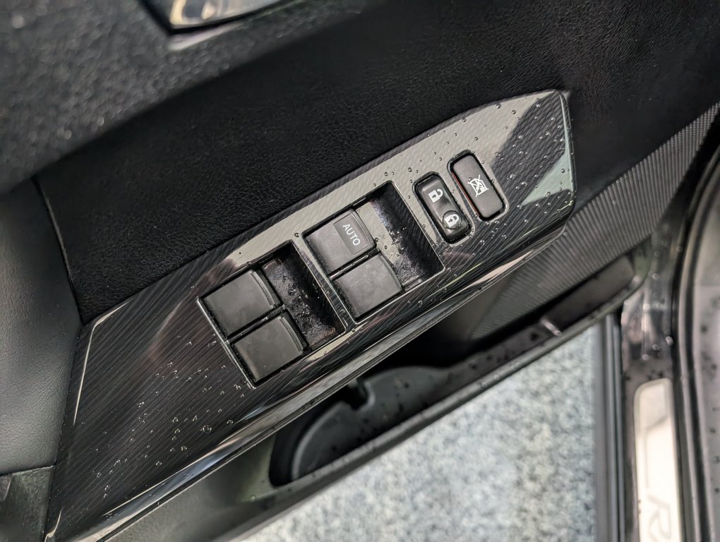 2016 Toyota RAV4 SE AWD in Magog, Quebec - 14 - w1024h768px