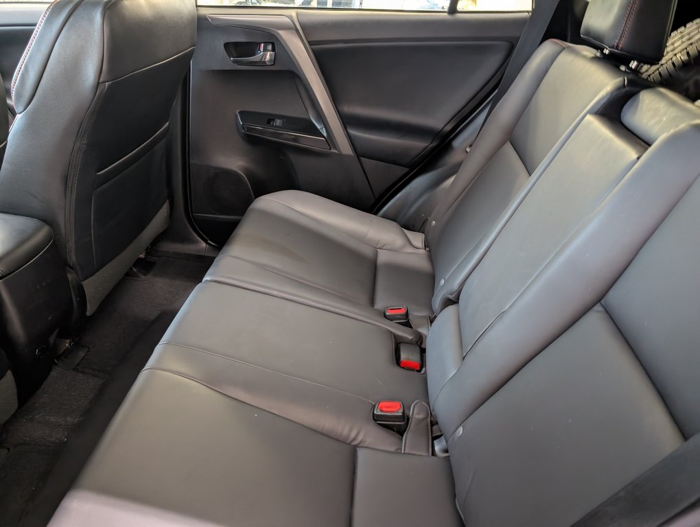 2016 Toyota RAV4 SE AWD in Magog, Quebec - 10 - w1024h768px