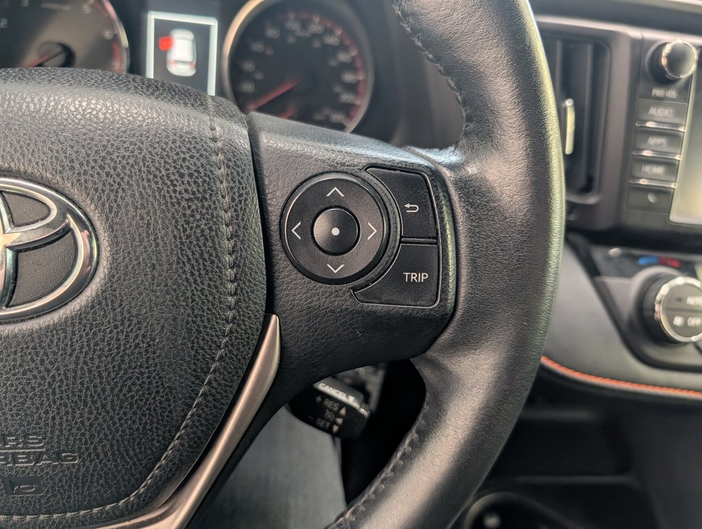 2016 Toyota RAV4 SE AWD in Magog, Quebec - 20 - w1024h768px