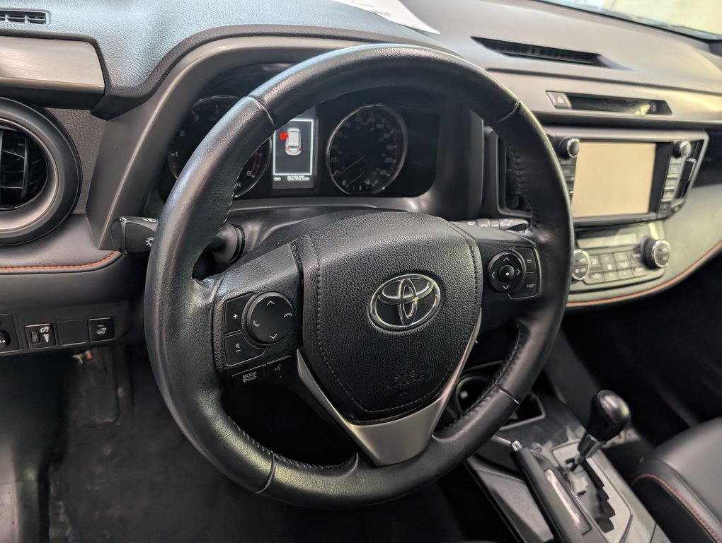 2016 Toyota RAV4 SE AWD in Magog, Quebec - 12 - w1024h768px