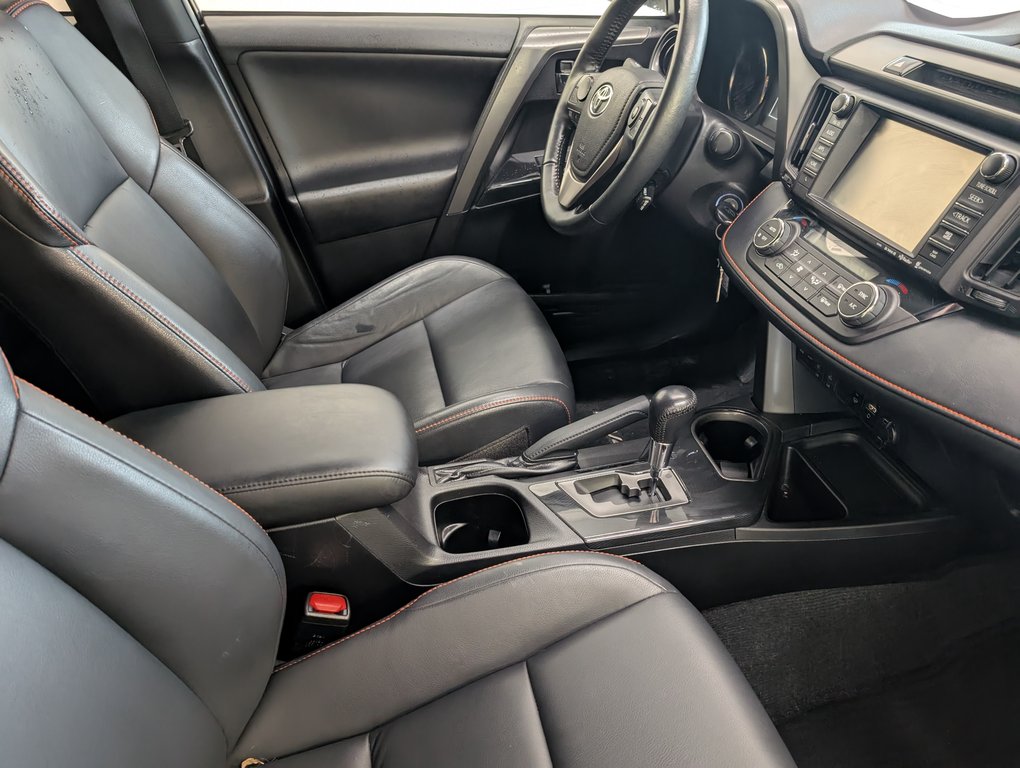 2016 Toyota RAV4 SE AWD in Magog, Quebec - 8 - w1024h768px