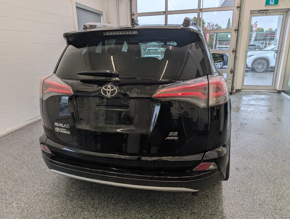 2016 Toyota RAV4 SE AWD in Magog, Quebec - 4 - w1024h768px