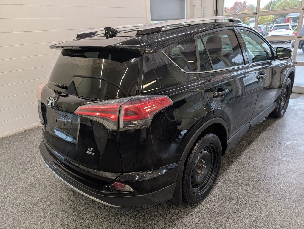 2016 Toyota RAV4 SE AWD in Magog, Quebec - 3 - w1024h768px