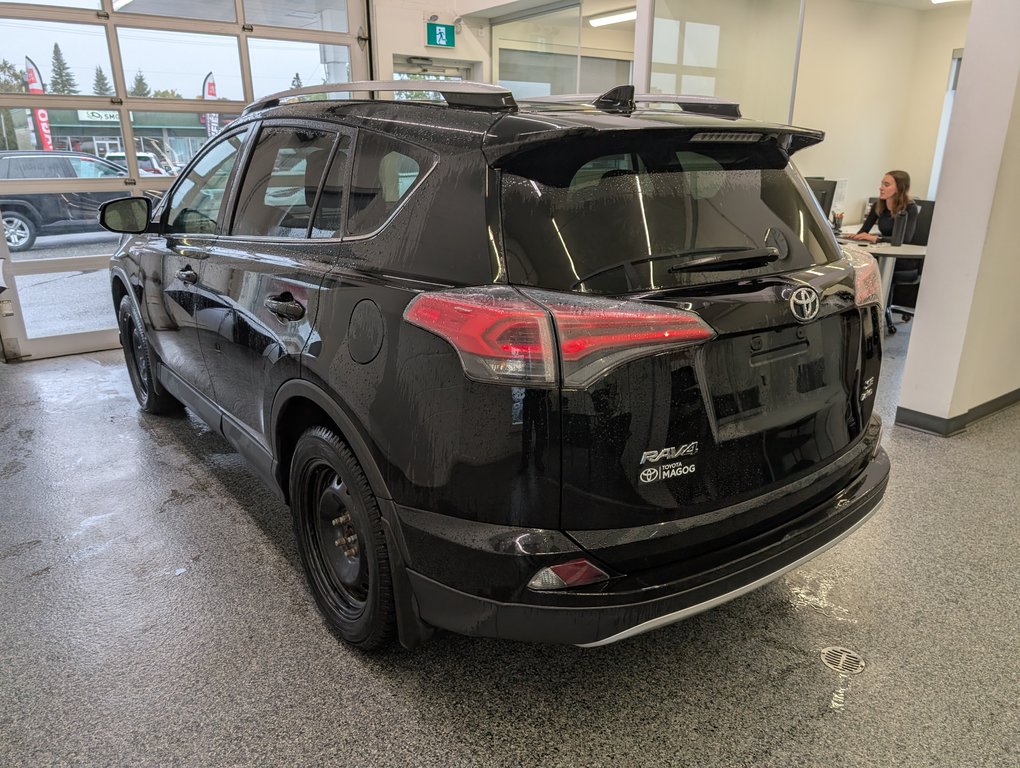 2016 Toyota RAV4 SE AWD in Magog, Quebec - 5 - w1024h768px