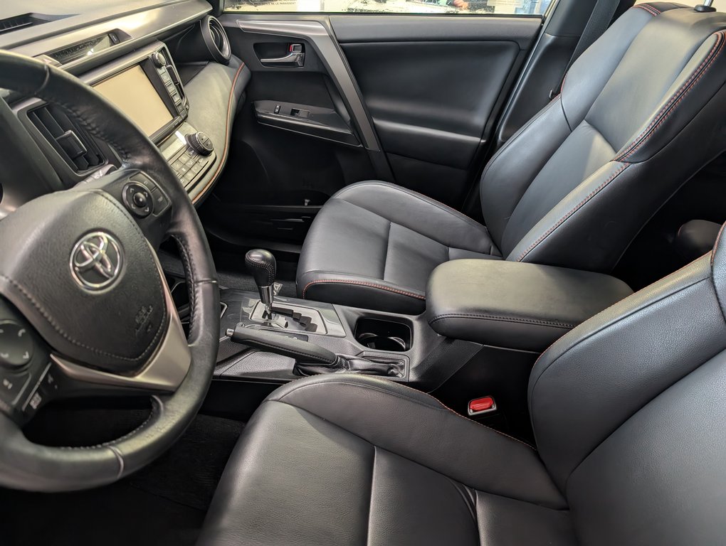 2016 Toyota RAV4 SE AWD in Magog, Quebec - 11 - w1024h768px