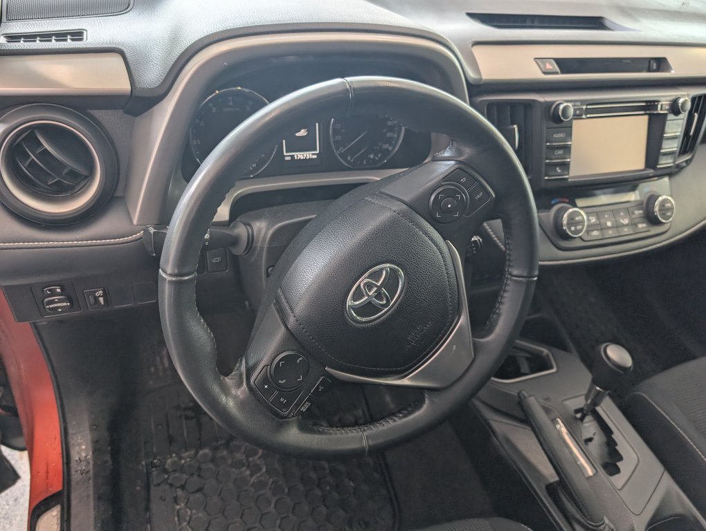 Toyota RAV4 XLE AWD 2016 à Magog, Québec - 13 - w1024h768px