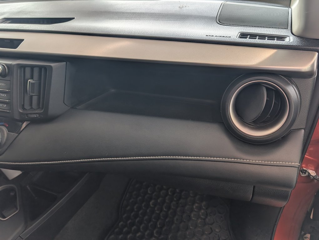 Toyota RAV4 XLE AWD 2016 à Magog, Québec - 10 - w1024h768px