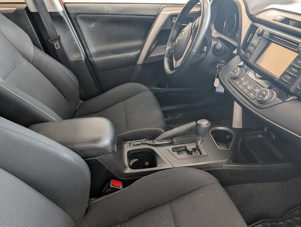 Toyota RAV4 XLE AWD 2016 à Magog, Québec - 9 - w1024h768px